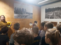 Klasy 2a 2b w Muzeum COP (4)